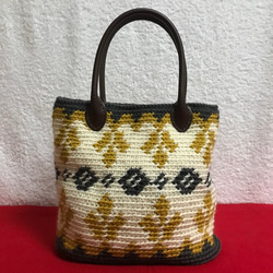 【母の日に素敵な贈り物を】 北欧風 ウールで作った細編みバッグ バッグインバッグ 1枚目の画像