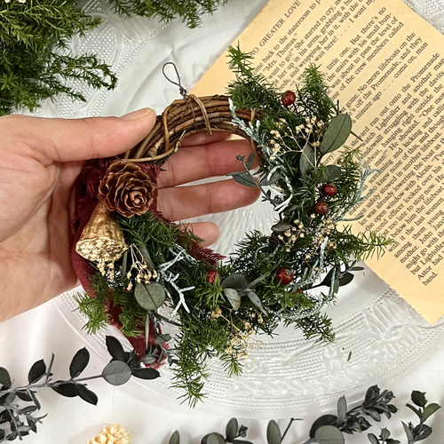 冬季限定 .:*☆ ユーカリとゴールドカスミソウ 森のクリスマスリース