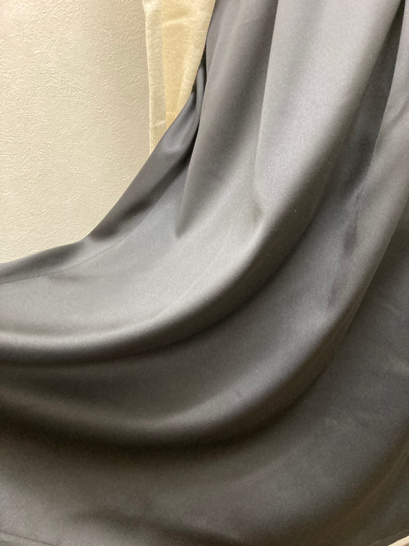 シンプルシルエット柔らかサテンのフリルタック〜ロングスカート 6枚目の画像