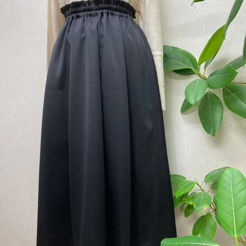 シンプルシルエット柔らかサテンのフリルタック〜ロングスカート  