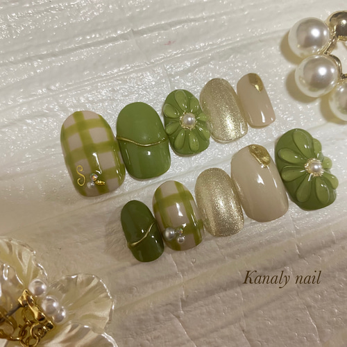 オーダー制】メンバーカラー 緑 イニシャル入り ネイルチップ ネイル  