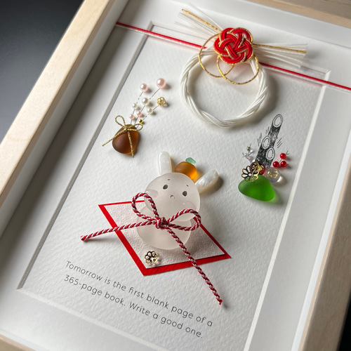 シーグラスアート『うさぎ鏡餅(しめ縄・白)』 フレームアート/壁掛け