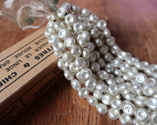 フランスアンティーク ヴィンテージ スフレガラスビーズ 0.45 マット銀