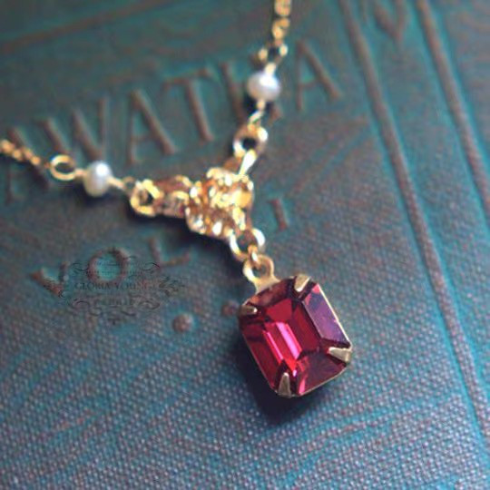 Amour レッド ウエスタンアンティーク 赤 プリンセス スクエア アート キラキラ レトロ ストーンネックレス