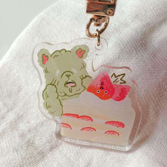[OH! It’s a strawberry cake!] Fluffy bear keychain /charm 3枚目の画像