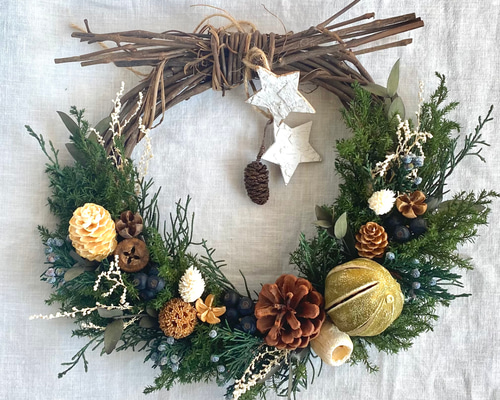 木の実と針葉樹の秋リース 〜森の実りのクリスマス〜 プリザーブドフラワー針葉樹・ドライフラワー木の実 リース Hanamuguri 通販|Creema(クリーマ) 14945831 木の実と針葉樹の秋リース 〜森の実りのクリスマス〜 プリザーブドフラワー針葉樹・ドライフラワー木の実 リース Hanamuguri 通販|Creema(クリーマ) 14945831