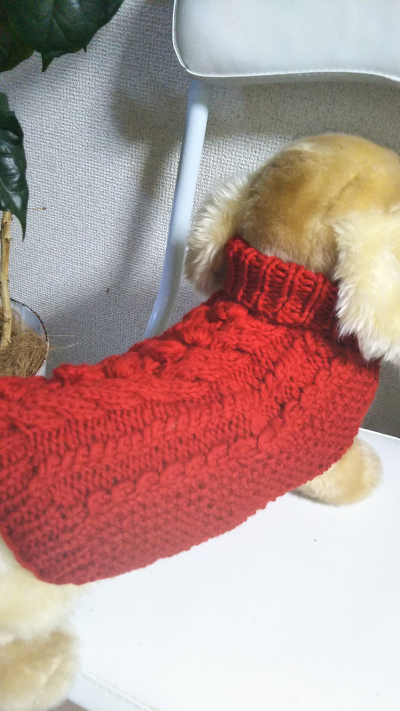 【犬用セーター】Ｍサイズ真っ赤なセーター出来ました! 1枚目の画像