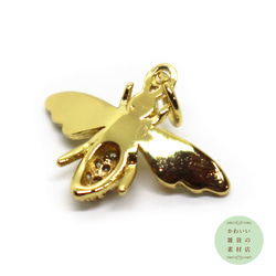 虹色の羽根のリアルな蜜蜂の真鍮製半立体チャーム（マイクロパヴェキュービックジルコニア/ゴールド）#CCZ-0022 2枚目の画像