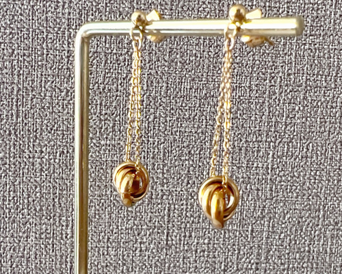 【Noriko】ボールチェーンピアス刻印有K18YG サービスキャッチ付 両耳セット】付けっぱなしOK‼️TRINITY 〜結〜 繊細チェーン