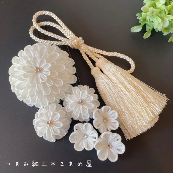 つまみ細工 】 純白の髪飾り 結婚式 / 成人式 / 白無垢 / 白