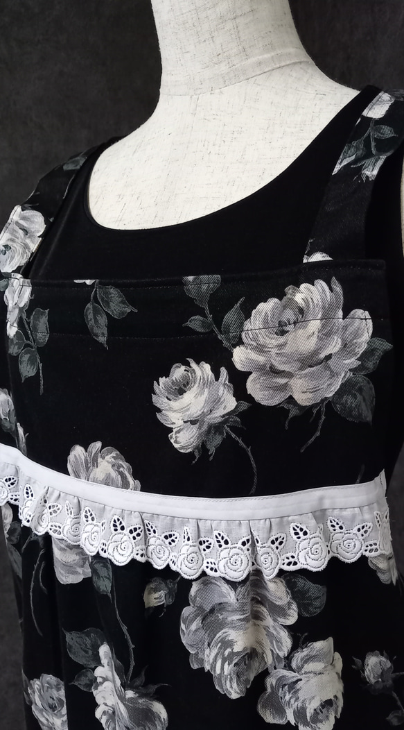 ゆったりサイズ・胸切り替えの黒地に薔薇模様がオシャレ♪　スタイリッシュなシンプルエプロン☆彡 7枚目の画像