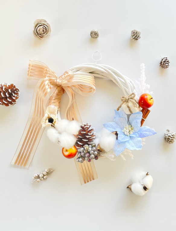 【お値下げ】リース　おしゃれ　可愛い　人気　自然素材　花　造花　ポインセチア　木の実　ブルー　クリスマス 1枚目の画像