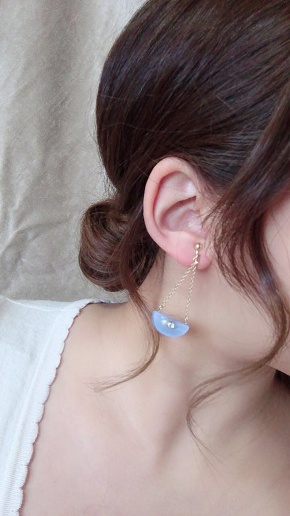 Chain half circle bijou pierce/earring(Blue) 3枚目の画像