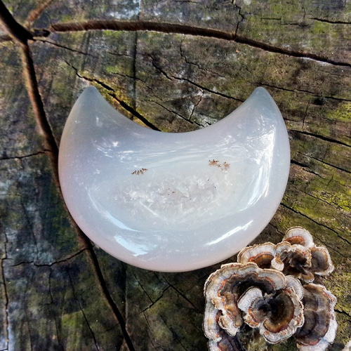 天然石 瑪瑙ジオード 三日月と猫 プレート置物 天然石 瑪瑙ジオード 三日月と猫 プレート置物 - メルカリ