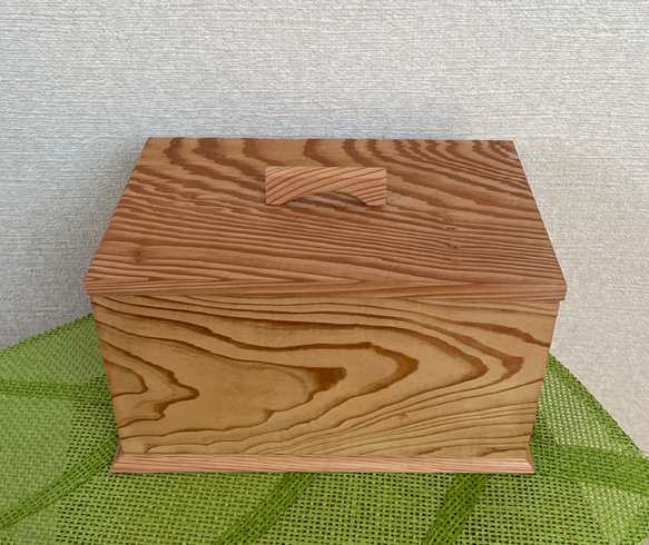 蓋付き小物入れ　杉の木　木箱　　　　　　　　　　　　〜杉の浮造り表面仕上げ〜 1枚目の画像