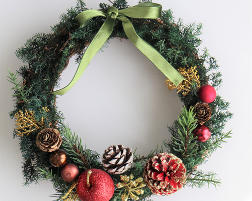 クリスマス】りんごと木の実のリース（赤系／ゴールド系） アート