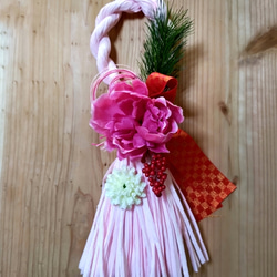 【送料無料】芍薬の華やか濃厚ピンクのしめ縄　お正月　プレゼント　ギフト 1枚目の画像