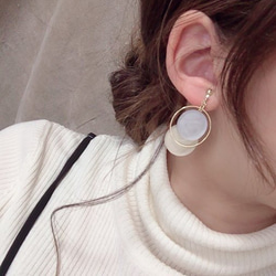 Asymmetry color pallet pierce/earring(Light gray × Ivory) 3枚目の画像