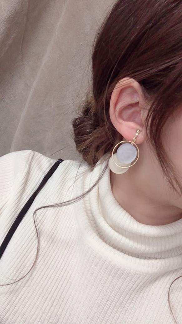 Asymmetry color pallet pierce/earring(Light gray × Ivory) 3枚目の画像