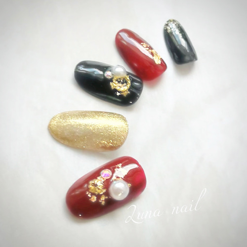 色変更◎】成人式 和服 和装 振袖 赤黒ゴールドネイルチップ ネイル  