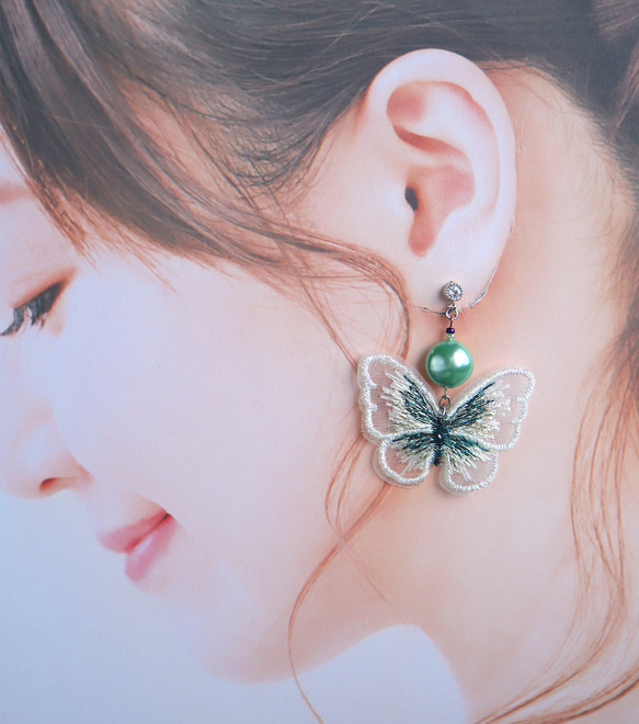 蝴蝶貝殼珍珠白綠刺繡耳環 第4張的照片