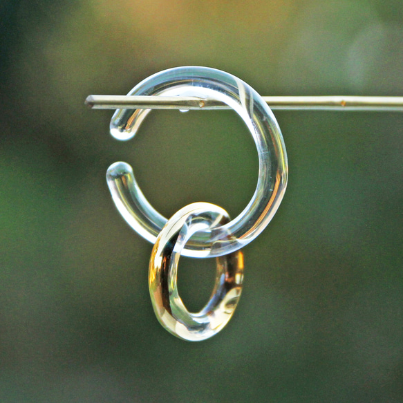 金彩クリアーガラスのイヤーカフ(swing) 2枚目の画像