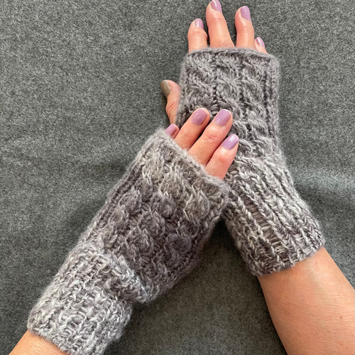 グレーのグラデーションがシックなハーフミトン 手袋・ミトン