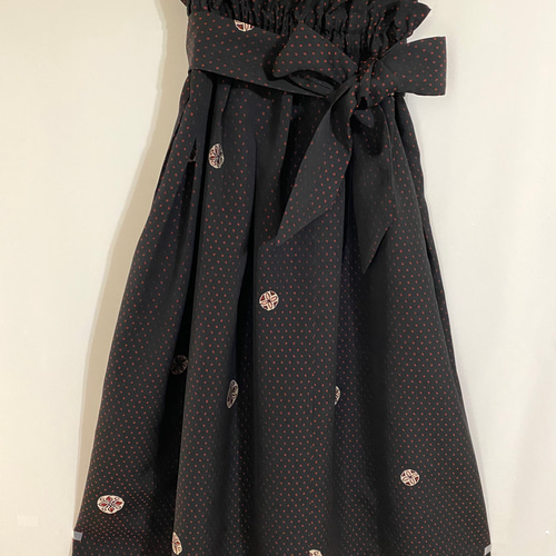 黒の水玉模様 フレアスカートペチコート付き Pさまご予約品 丈変更 お召し絹黒に水玉模様フレアスカート