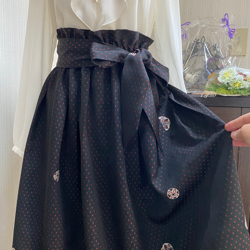黒の水玉模様 フレアスカートペチコート付き Pさまご予約品 丈変更 お召し絹黒に水玉模様フレアスカート