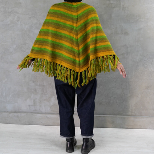 冬に大人可愛い‼️【手編みニット】 ポンチョ マスター グリーン