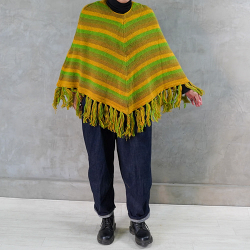 冬に大人可愛い‼️【手編みニット】 ポンチョ マスター グリーン