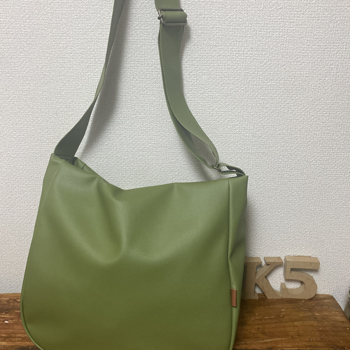 オリーブグリーン レザー ショルダーバッグ - メルカリ