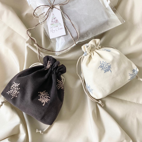 マーガレット刺繍生地×手刺繍のミニ巾着(あずきミルク