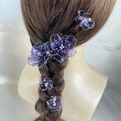 お花のヘアアクセサリー　５輪　～紫～ ディップアート 2枚目の画像