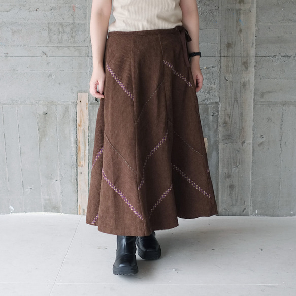 時尚防寒◎手縫燈芯絨長裙(22w-19)深棕色 第9張的照片
