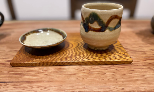 ケヤキのお盆　漆を知り尽くした職人が作ったお盆　　お家でのお茶、コーヒータイムがお洒落なカフェタイムに変わります。 1枚目の画像