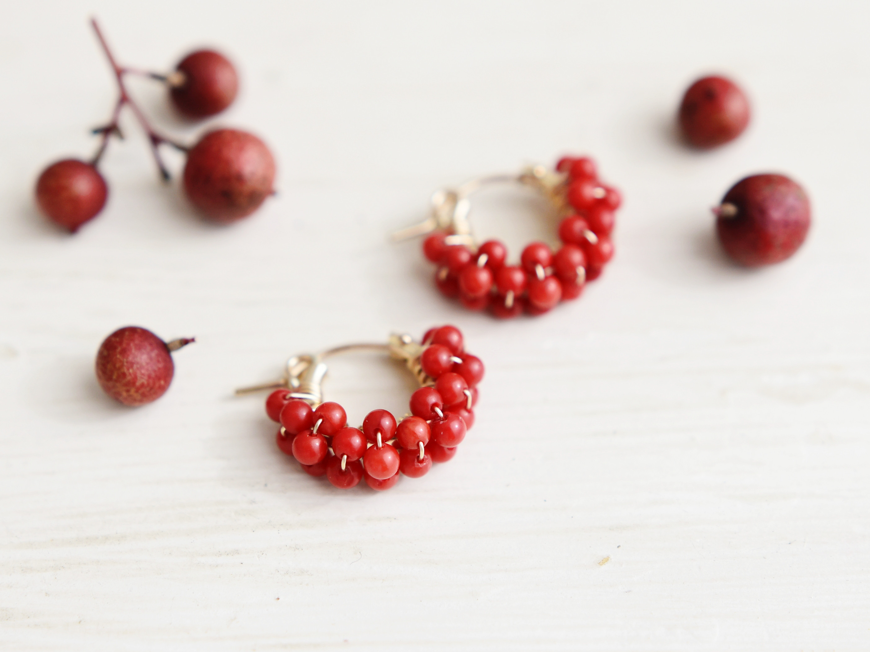 【14kgf ピアス】赤珊瑚 フープピアス 3月誕生石 ／還暦祝いや母の日ギフトにも（ レッド レースフープ )