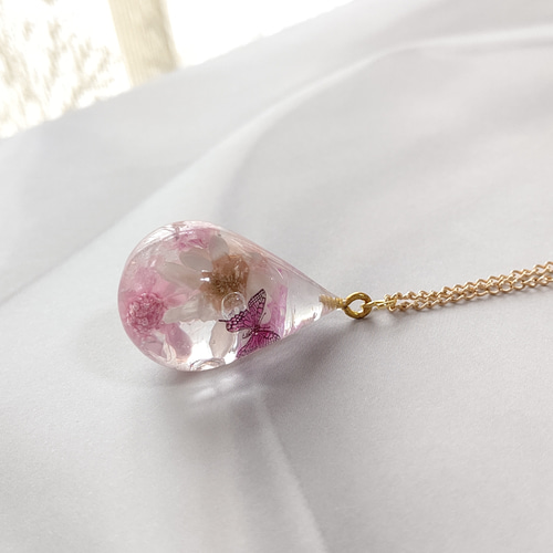 イルカ かすみ草 月のペンダント レジンネックレス No.1585】UVレジン マリン 半球 イルカ ネックレス (金古美