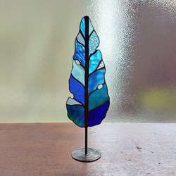 青い木のステンドグラス 1枚目の画像