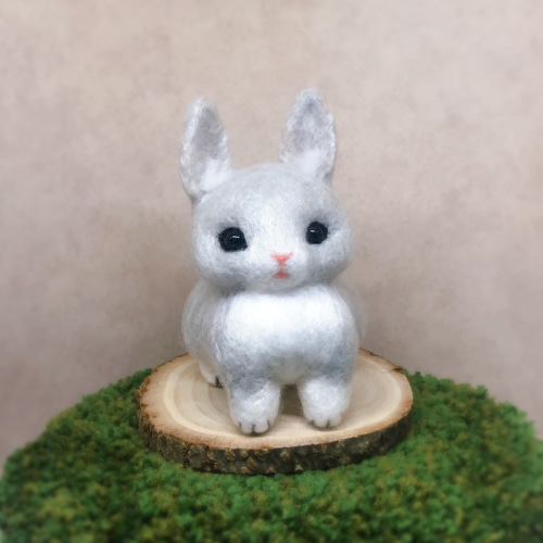 ◇ぷっくり ウサギ シルバー 【羊毛フェルト人形】置物 羊毛