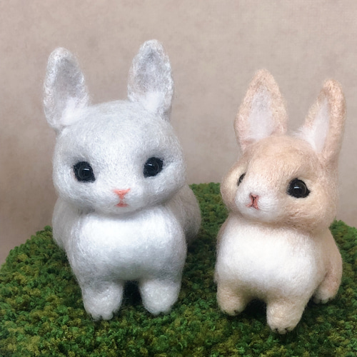 ウサギと小鳥の羊毛フェルト人形セット ◇干支 白うさぎ 紫目 赤紐【羊毛フェルト人形】 【羊毛フェルト