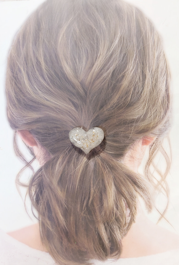 大人♡重なる花びら✤紫陽花のヘアゴム　　〈ホワイトカラー〉 2枚目の画像