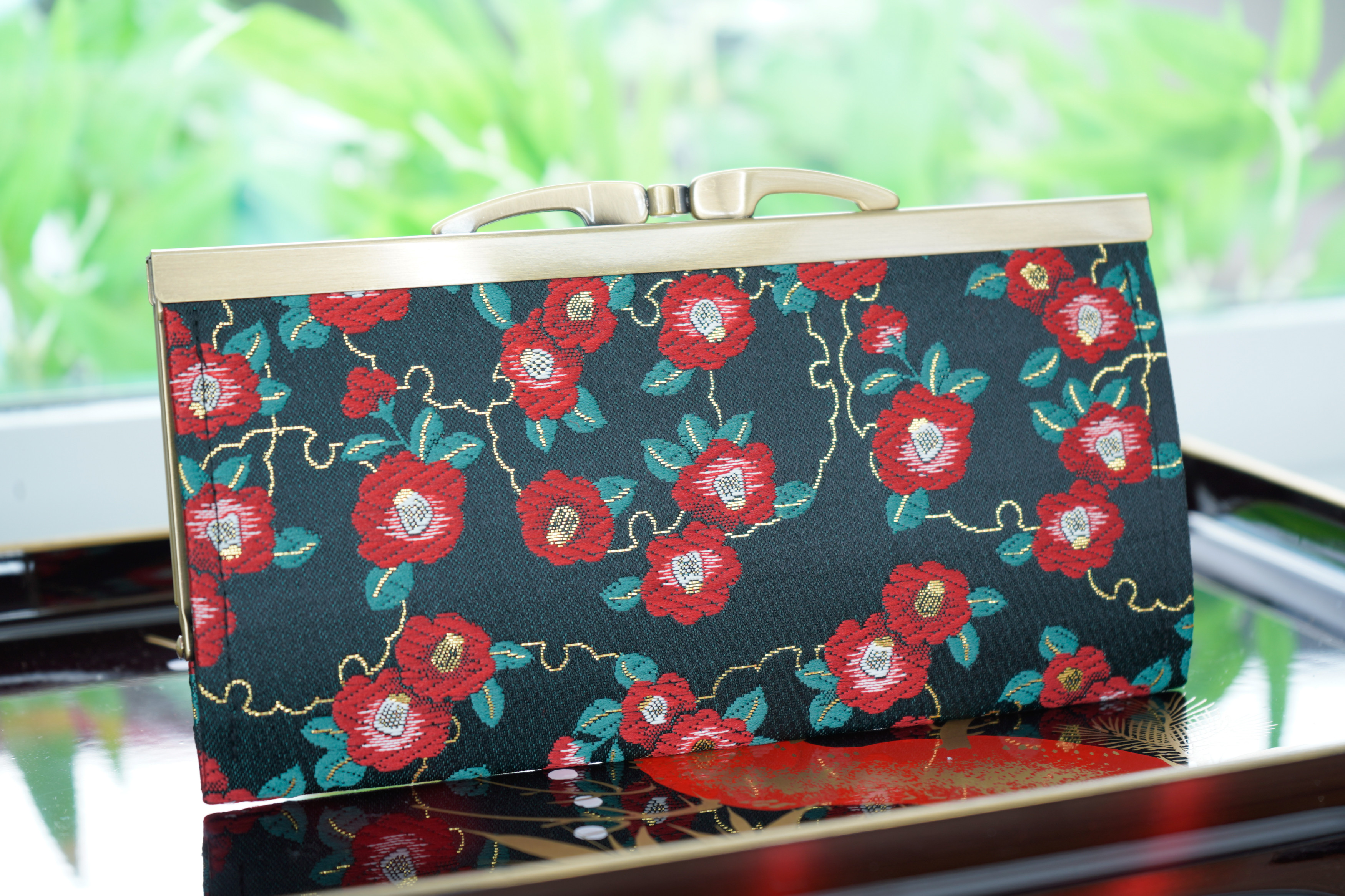 椿に雪輪と市松の金襴織物で薄型長財布＊大人可愛いレトロモダン＊ブラック✕レッド・黒✕赤