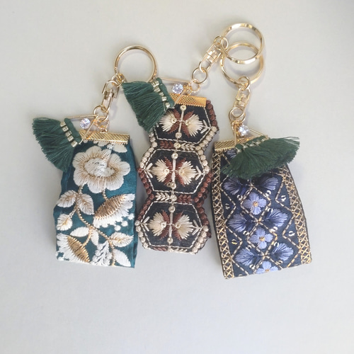 再販2】インド刺繍リボンのキーホルダー・バッグチャーム 6  