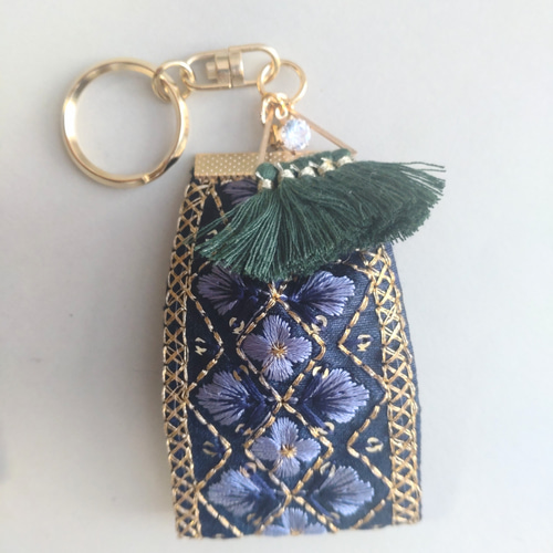 再入荷 7ブラック✕ブレード インド刺繍りぼんキーホルダー 再販