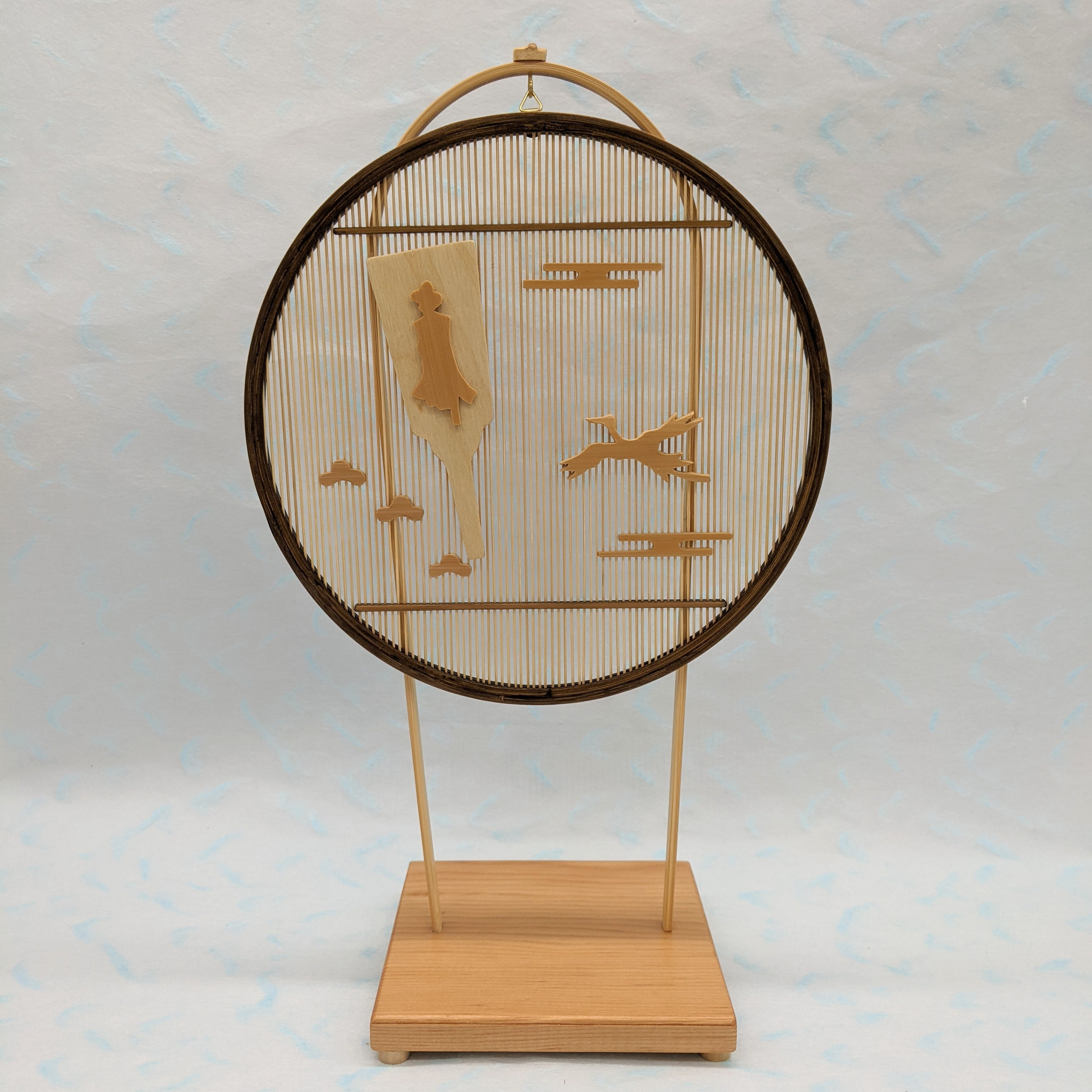 竹製彫刻装飾品 鶴と松の模様 竹製彫刻装飾品 鶴と松の模様 鶴と松の絵柄を