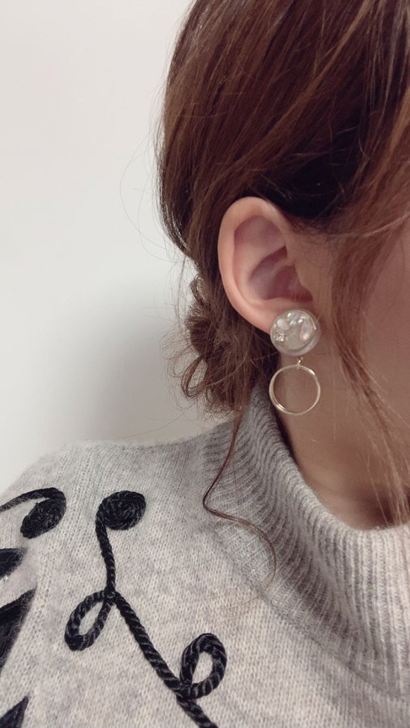 Mini circle shell triple hoop pierce/earring(Smoky Pink) 2枚目の画像