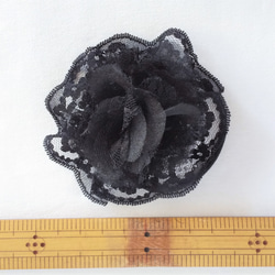 可愛い花のヘアゴム（ブラック） 2枚目の画像