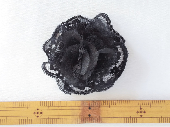 可愛い花のヘアゴム（ブラック） 2枚目の画像