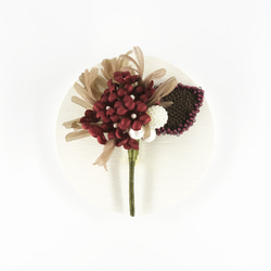 Corsage. コサージュ " Mini bouquet. 布花と刺繡のブローチ " | ブラウン×レッド | 3枚目の画像